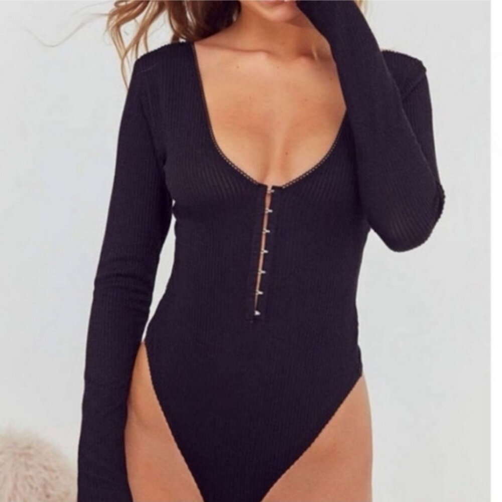 Urban Outfitters Hook & Eye Bodysuit in Black - Size S